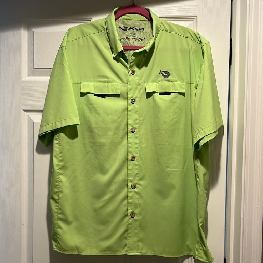 Mojo men’s sportswear shirt size large neon green.